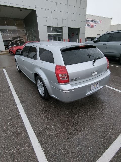2005 Dodge Magnum SE