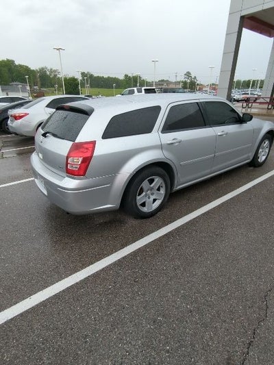 2005 Dodge Magnum SE