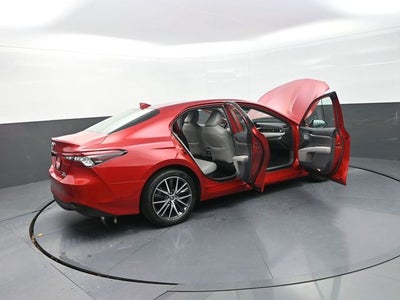 2023 Toyota Camry Hybrid XLE