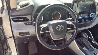 2022 Toyota Highlander LE