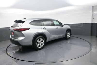 2022 Toyota Highlander LE