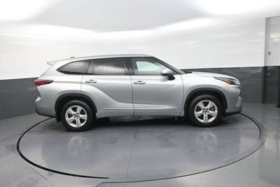 2022 Toyota Highlander LE
