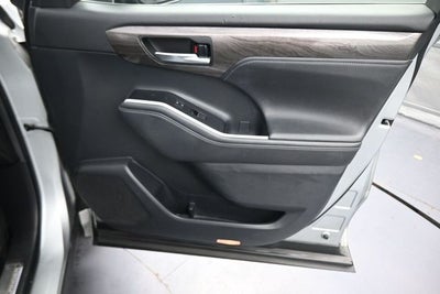 2021 Toyota Highlander Hybrid Platinum
