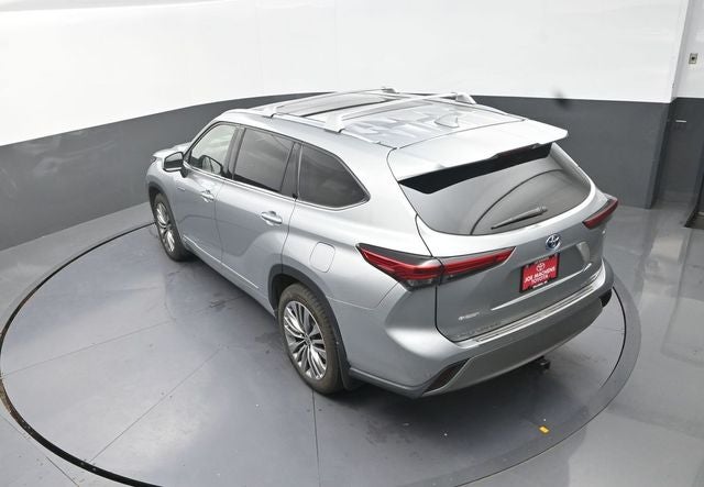2021 Toyota Highlander Hybrid Platinum