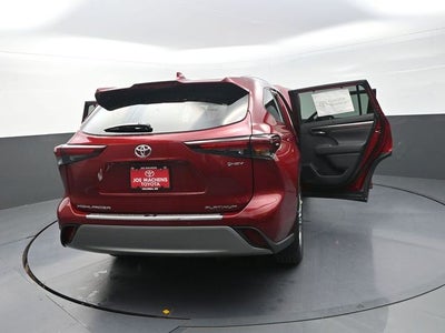 2026 Toyota Highlander Hybrid Platinum