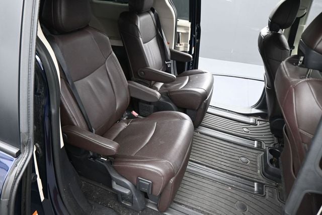 2022 Toyota Sienna Platinum 7 Passenger