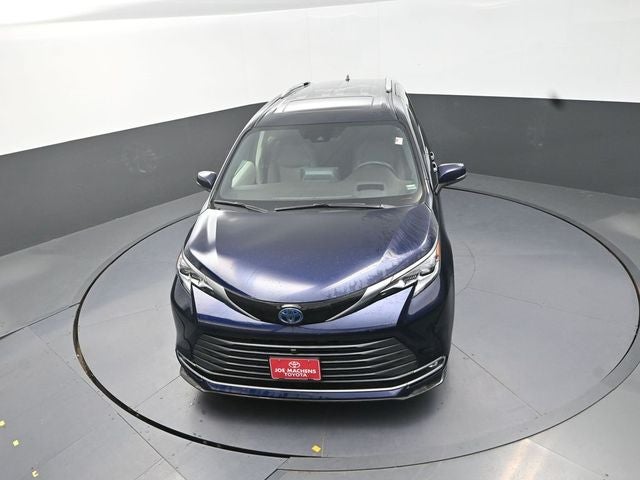 2022 Toyota Sienna Platinum 7 Passenger
