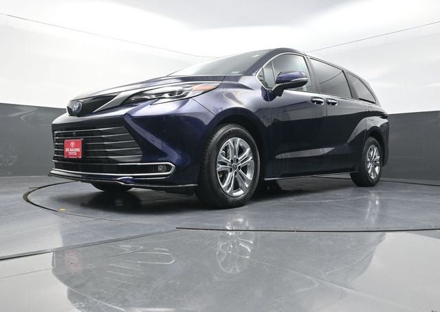 2022 Toyota Sienna Platinum 7 Passenger