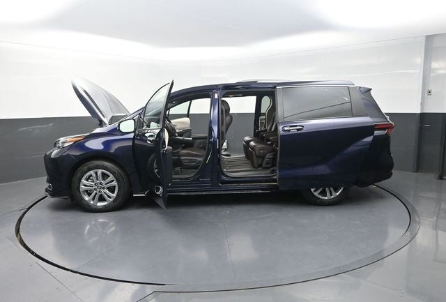 2022 Toyota Sienna Platinum 7 Passenger
