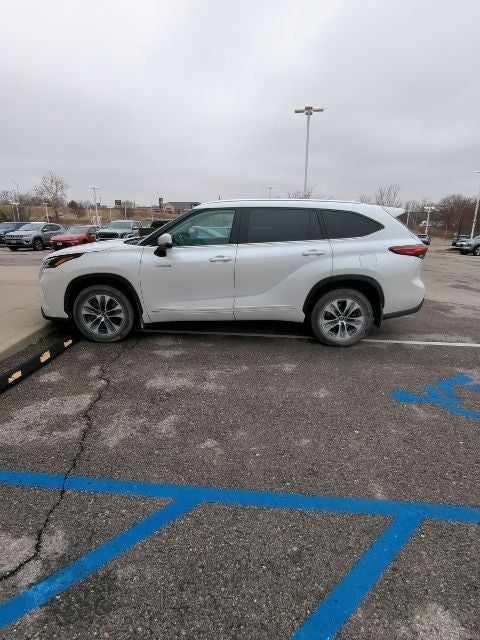 2021 Toyota Highlander Hybrid XLE