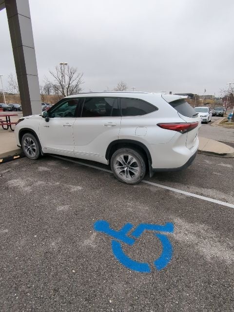 2021 Toyota Highlander Hybrid XLE