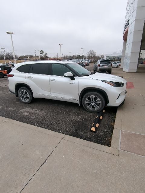 2021 Toyota Highlander Hybrid XLE