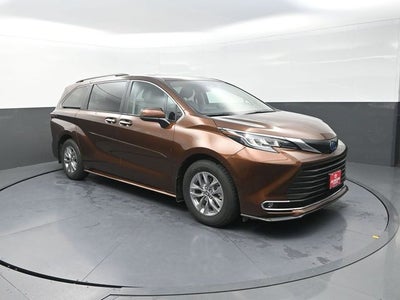 2022 Toyota Sienna XLE 7 Passenger