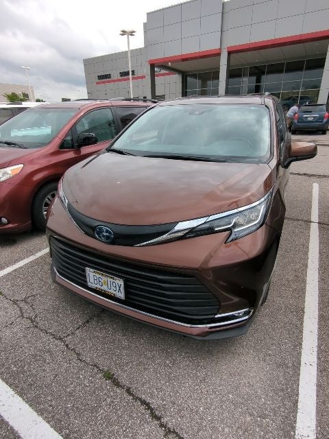 2022 Toyota Sienna XLE 7 Passenger