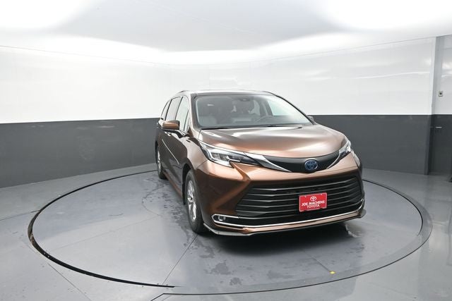 2022 Toyota Sienna XLE 7 Passenger