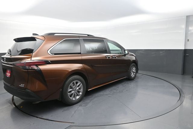 2022 Toyota Sienna XLE 7 Passenger