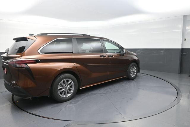 2022 Toyota Sienna XLE 7 Passenger
