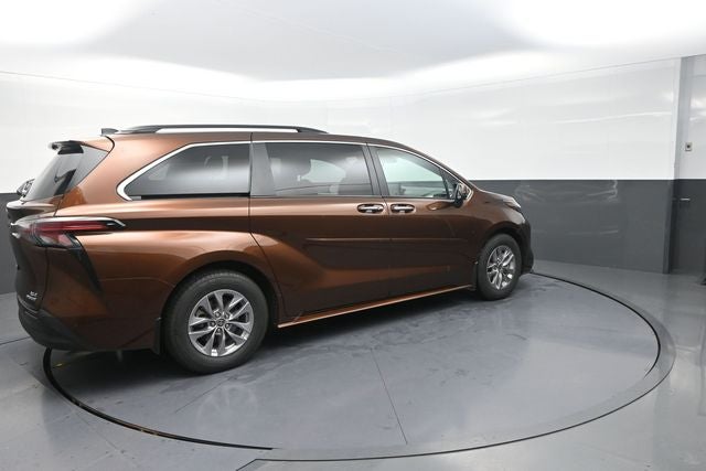2022 Toyota Sienna XLE 7 Passenger
