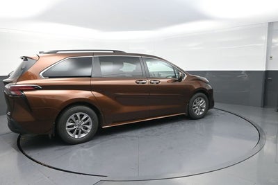 2022 Toyota Sienna XLE 7 Passenger