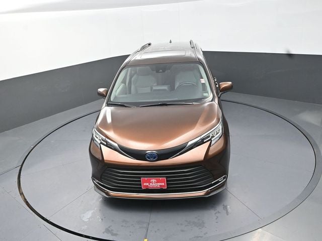 2022 Toyota Sienna XLE 7 Passenger