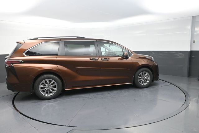 2022 Toyota Sienna XLE 7 Passenger