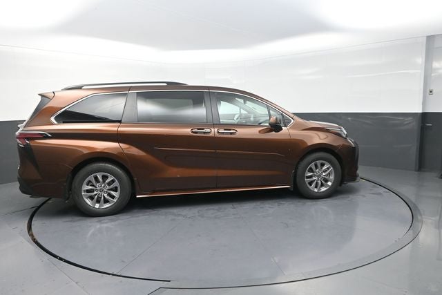 2022 Toyota Sienna XLE 7 Passenger