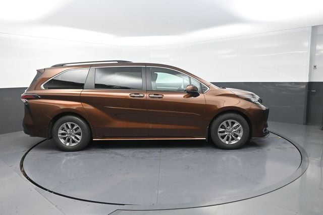 2022 Toyota Sienna XLE 7 Passenger