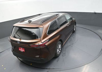 2022 Toyota Sienna XLE 7 Passenger