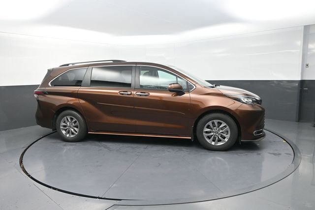 2022 Toyota Sienna XLE 7 Passenger