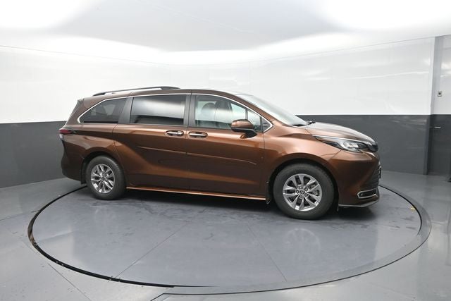 2022 Toyota Sienna XLE 7 Passenger