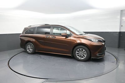 2022 Toyota Sienna XLE 7 Passenger