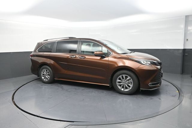 2022 Toyota Sienna XLE 7 Passenger