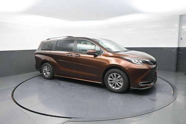 2022 Toyota Sienna XLE 7 Passenger