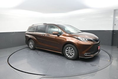 2022 Toyota Sienna XLE 7 Passenger