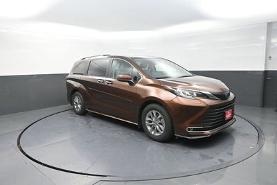 2022 Toyota Sienna XLE 7 Passenger