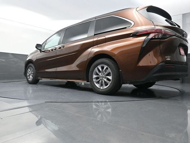 2022 Toyota Sienna XLE 7 Passenger