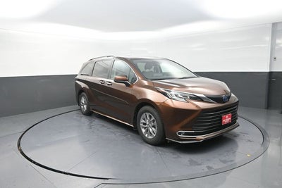2022 Toyota Sienna XLE 7 Passenger