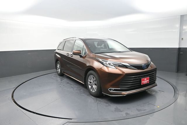 2022 Toyota Sienna XLE 7 Passenger