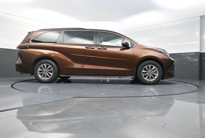 2022 Toyota Sienna XLE 7 Passenger