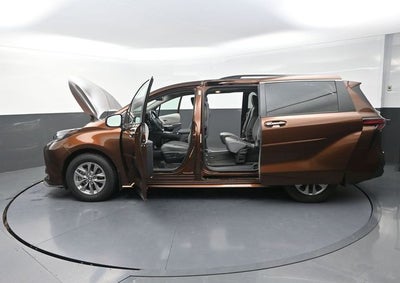 2022 Toyota Sienna XLE 7 Passenger