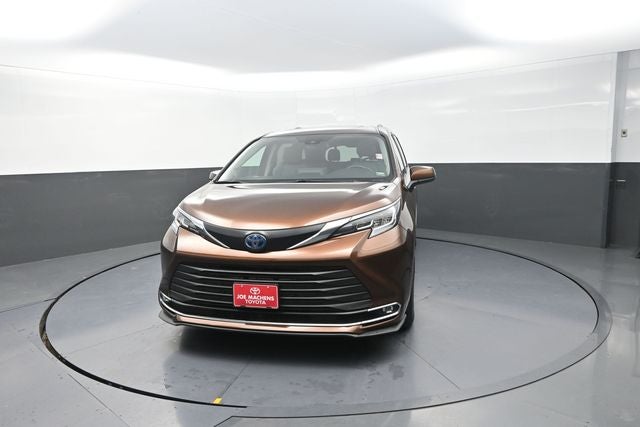 2022 Toyota Sienna XLE 7 Passenger