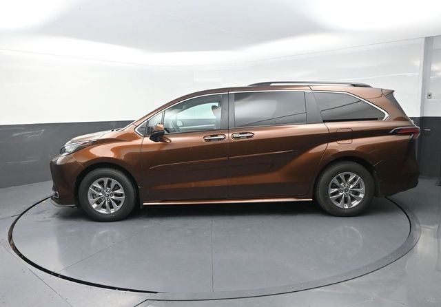 2022 Toyota Sienna XLE 7 Passenger