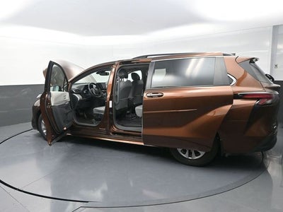 2022 Toyota Sienna XLE 7 Passenger