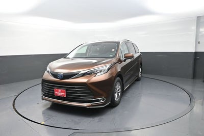 2022 Toyota Sienna XLE 7 Passenger