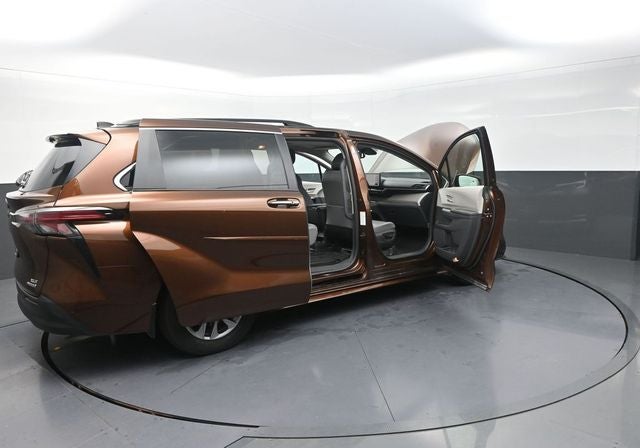 2022 Toyota Sienna XLE 7 Passenger