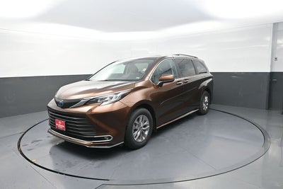 2022 Toyota Sienna XLE 7 Passenger