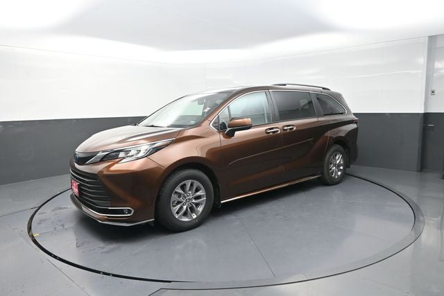 2022 Toyota Sienna XLE 7 Passenger
