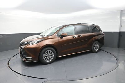 2022 Toyota Sienna XLE 7 Passenger