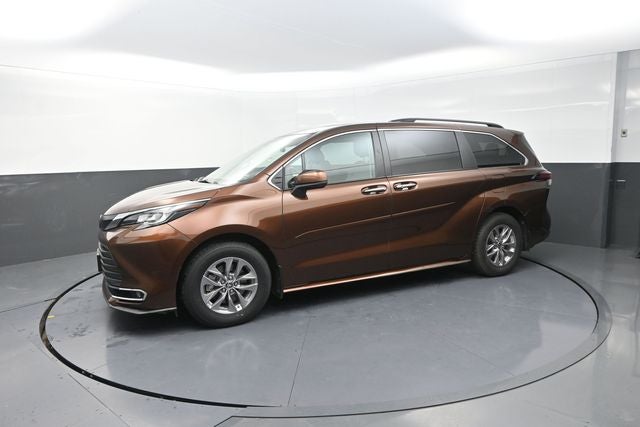 2022 Toyota Sienna XLE 7 Passenger