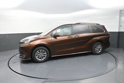 2022 Toyota Sienna XLE 7 Passenger